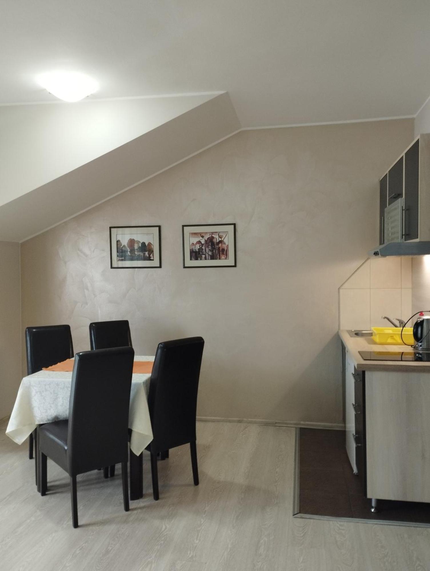 Apartments Vila Vrdnik Bagian luar foto