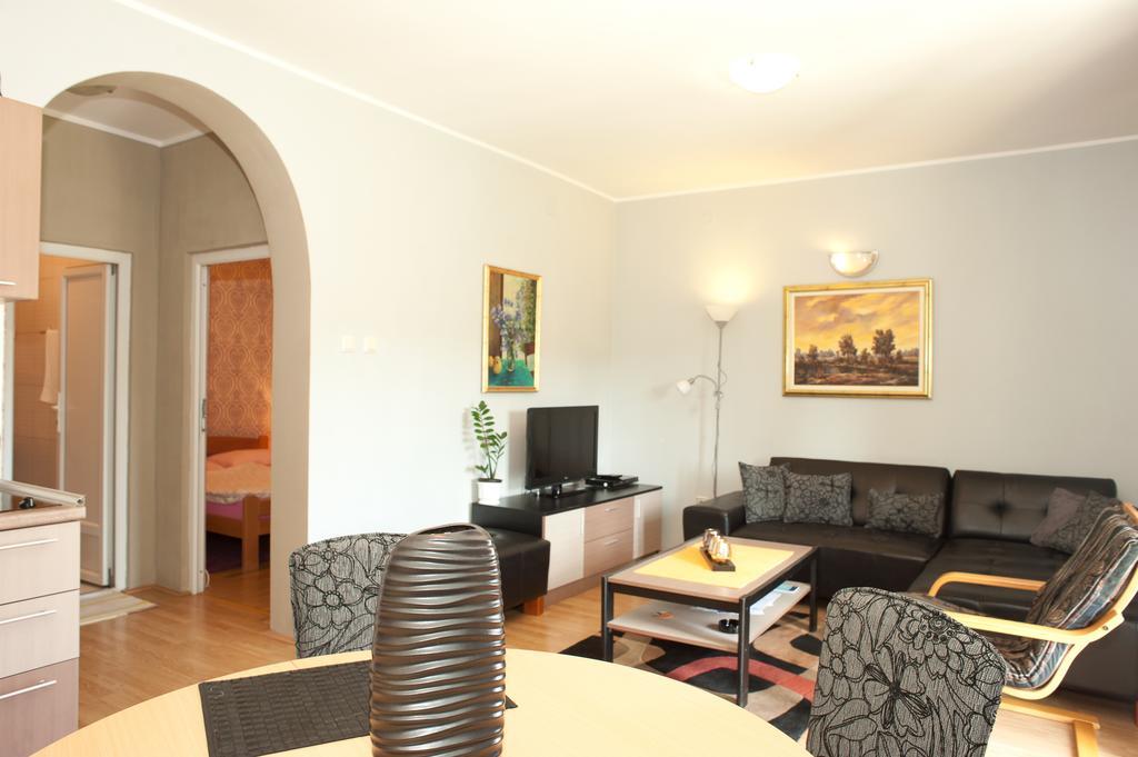 Apartments Vila Vrdnik Bagian luar foto