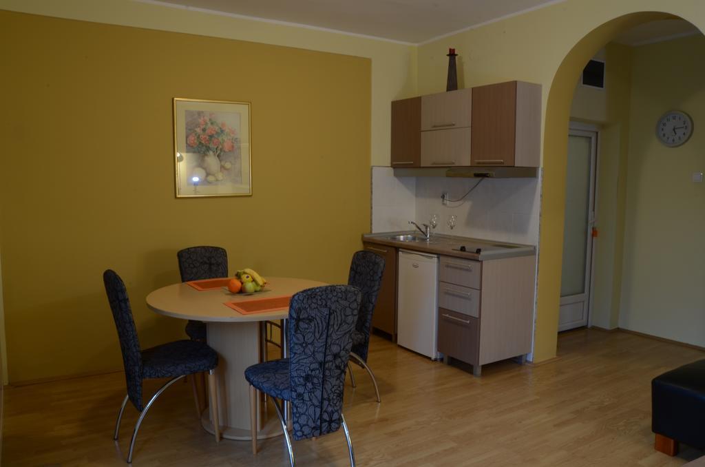 Apartments Vila Vrdnik Bagian luar foto