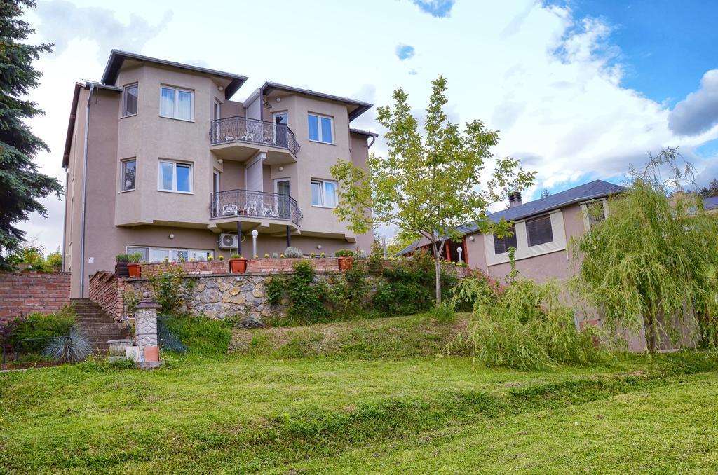 Apartments Vila Vrdnik Bagian luar foto