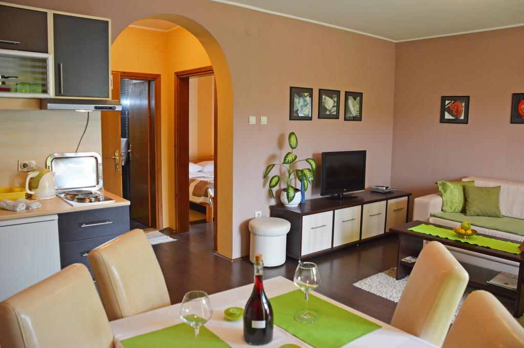 Apartments Vila Vrdnik Bagian luar foto