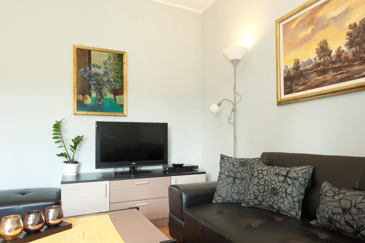 Apartments Vila Vrdnik Bagian luar foto